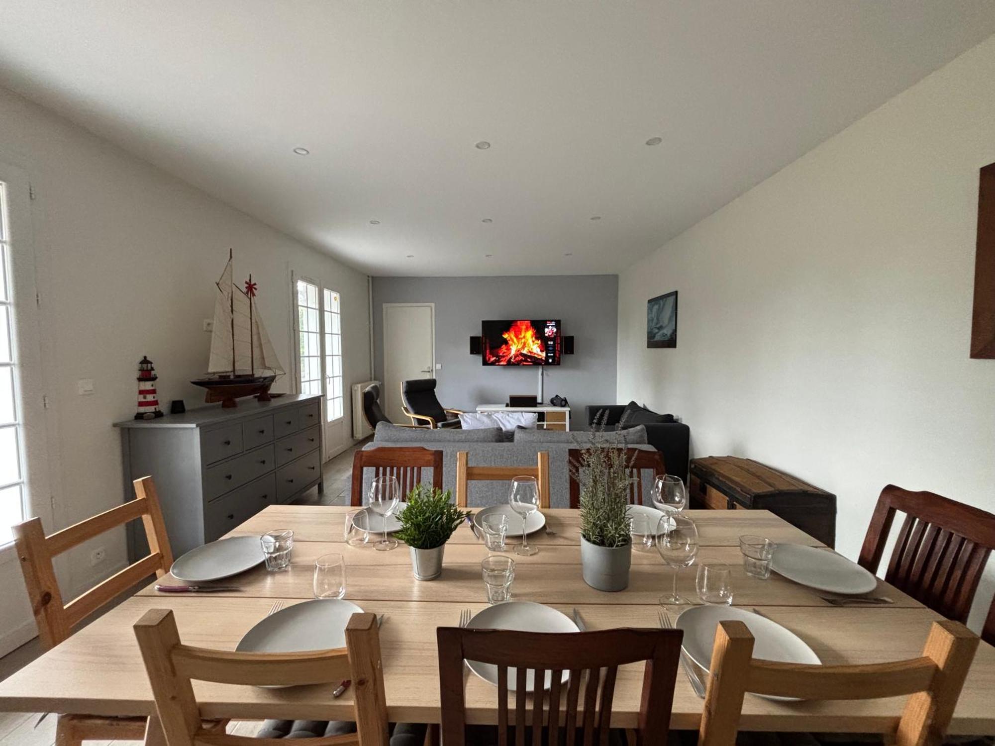 La Fromagerie Maison Lumineuse Et Spacieuse Beau Sejour 5 Ch 2 Wc 1 Sdb Grand Jardin Clos 5Mn A Pied Commerces 10 Mn Plage Omaha Beach Proche Plages Du Debarquement Trevieres Ngoại thất bức ảnh